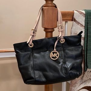 Michael Kors pocketbook like new. Black with tan leather straps